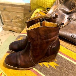 Bedstu short boots with small heel. Beautiful !